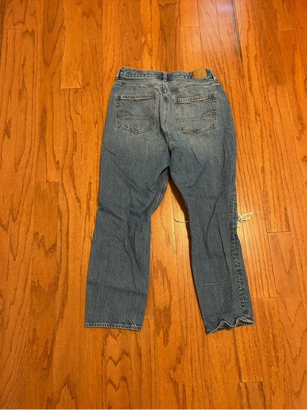 American Eagle Distressed Mom Jeans Women's Size 8 Short High Rise - Picture 4 of 7